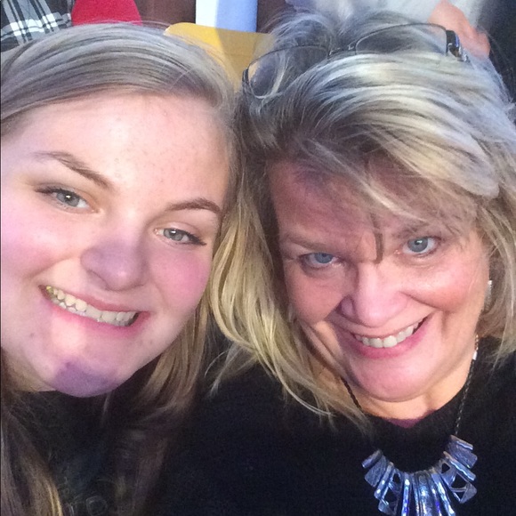 Meet your Posher, Karen...I am a Posh Ambassador - Picture 7 of 8